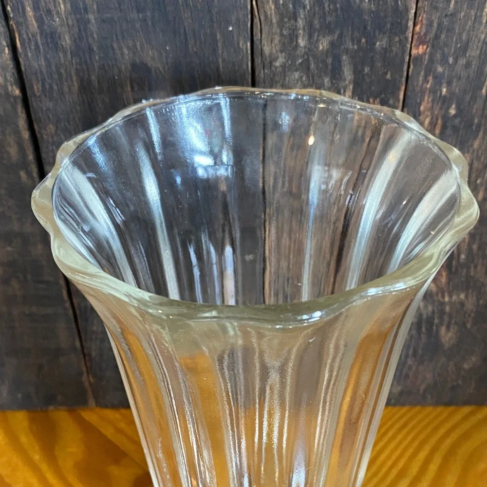 Vtg footed Glass Vase - Picture 2 of 5